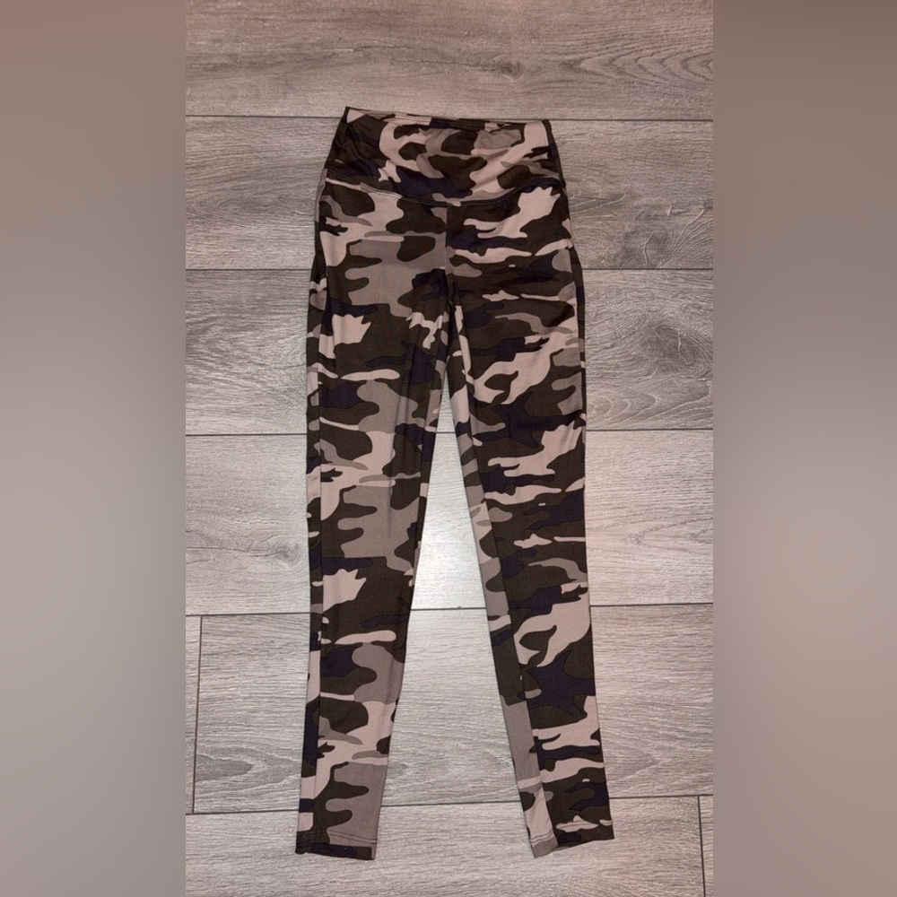 Zenana Size Small Women’s Leggings Camo Camouflage Print Super Soft & Comfy EUC